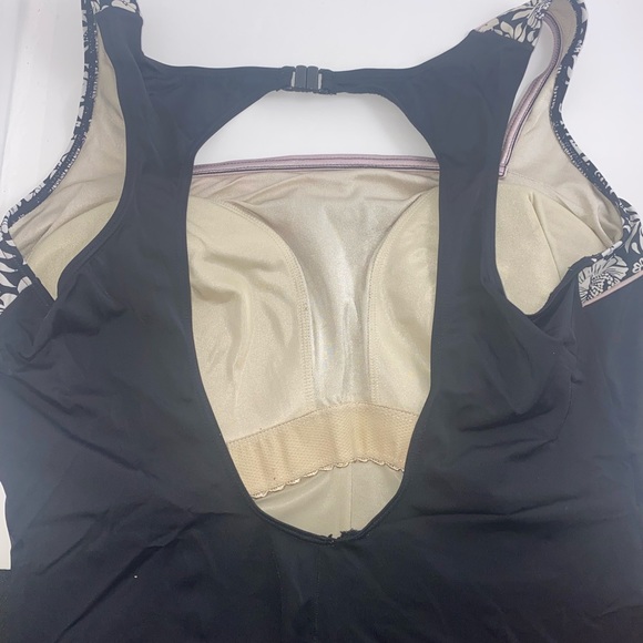 It Figures Plus Size Full Coverage Big Bust Swimsuit - Picture 6 of 9